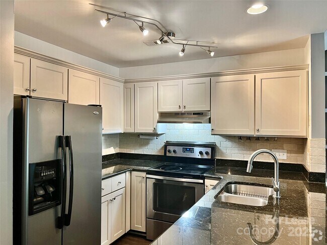 Building Photo - 3306 Selwyn Farms Ln Unit 7 Rental