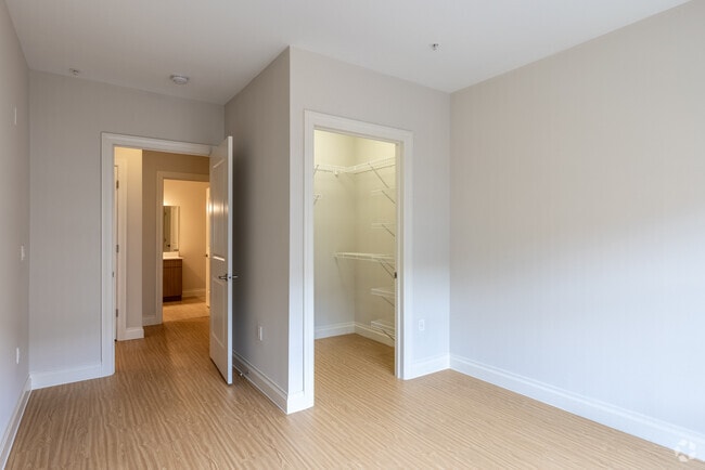 1BR, 1BA - 774SF