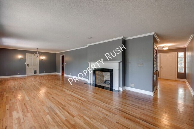 Photo - 303 Windmere Dr