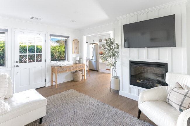 Photo - 8418 Glider Ave Unit 8418