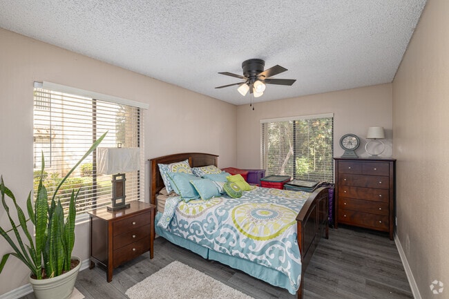 2BR, 2BA - 960SF - Bedroom