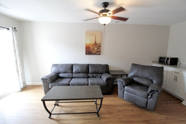 Photo - 1420 Bradley Dr