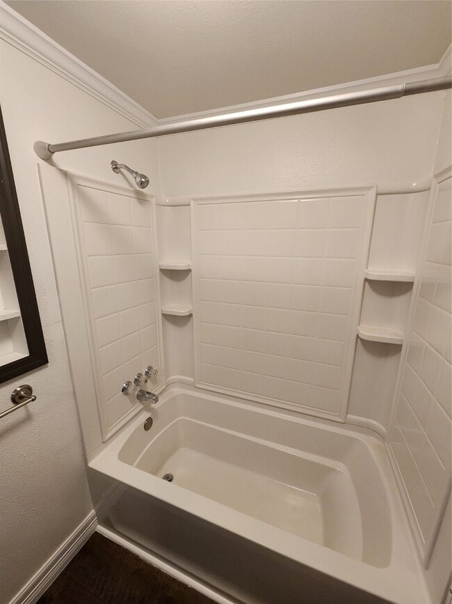 Photo - 1165 Lake St
