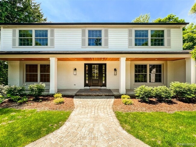 Building Photo - 1935 Hillwood Dr