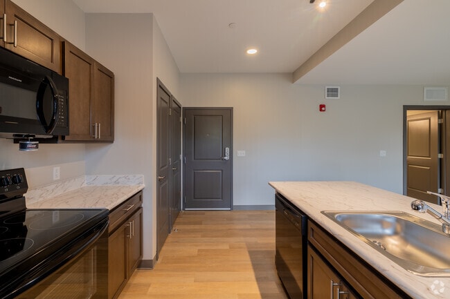 2BR, 1BA - 855 SF - Kitchen