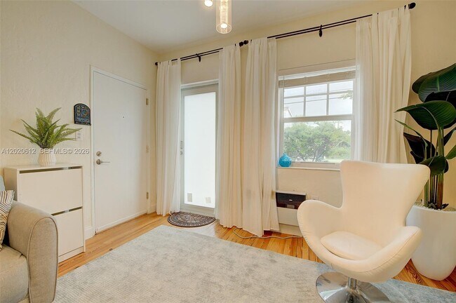 Photo - 2463 Pine Tree Dr Unit 3
