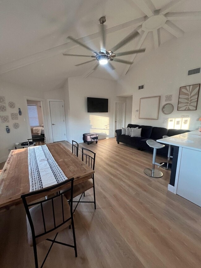 Photo - 2040 Falconhurst Pl