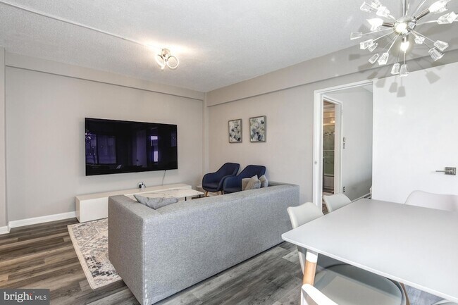 Photo - 2141 I St NW Unit 816