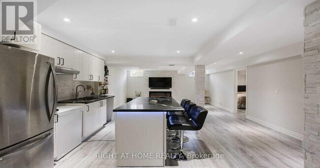 Photo - 110 Thatcher Crescent