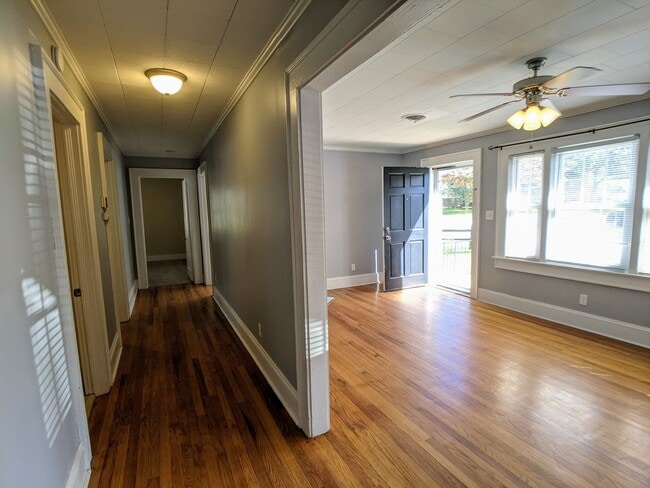 Photo - Lovely 3 Bedroom Rambler