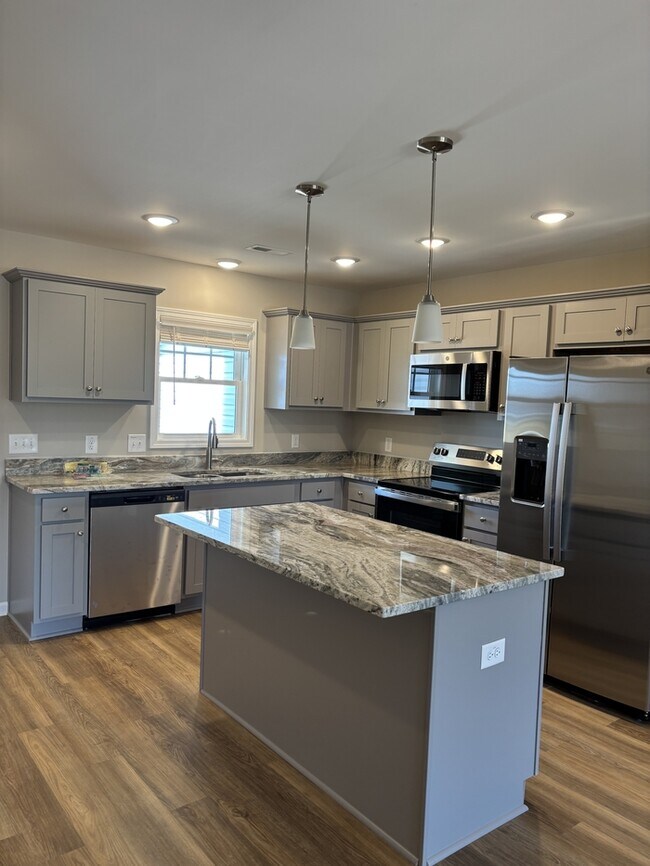 Photo - 102 Bradfield Cir