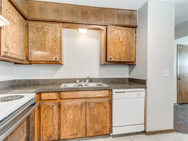 Photo - 821 Russell Cir