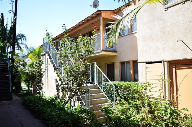 Zoe Seville Apts