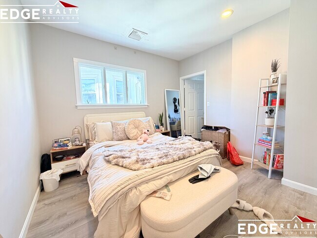 Photo - 39 Long Ave Unit 2