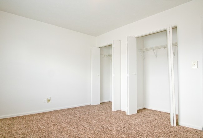Photo - Oldham Square Apartments