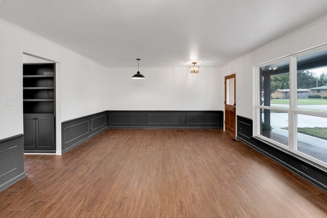 Photo - 5415 E 17th St