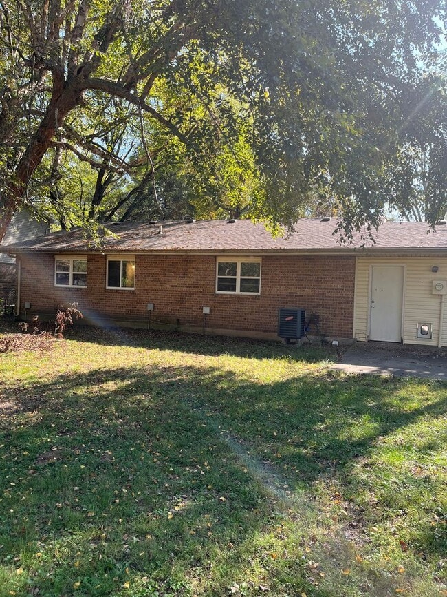 Photo - Spacious 3 bedroom house in SW Springfield!