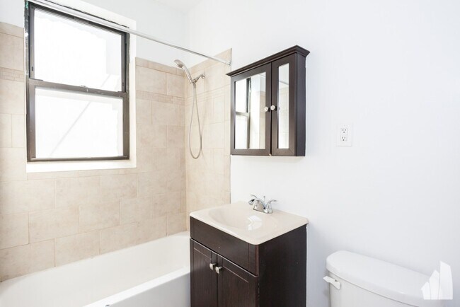 Photo - 834 W Waveland Ave