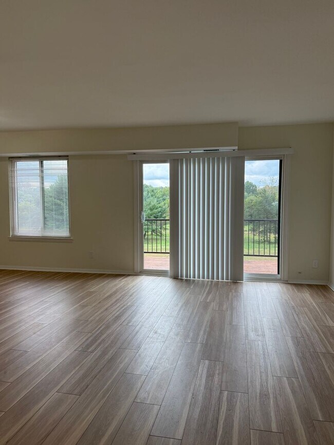 Renovated 2 Bedroom With Views Condo Condo for Rent in Leesburg, VA