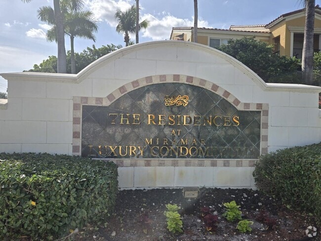 Building Photo - RESORT STYLE, BEAUTIFUL 2 BEDROOM AND 2 BA... Unit 304 Rental