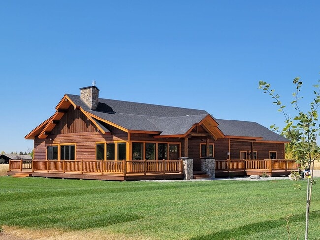 Building Photo - Spacious & Elegant 3-Bedroom Home – 6-Mont...
