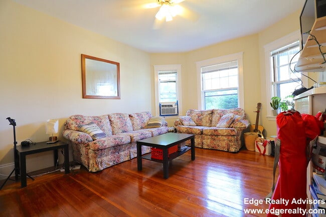 Photo - 15 Melton Rd Unit 1