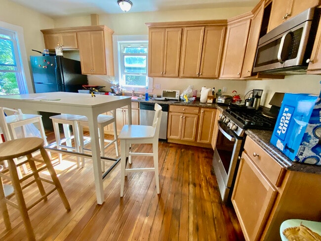 Building Photo - 89 Winthrop St Rental