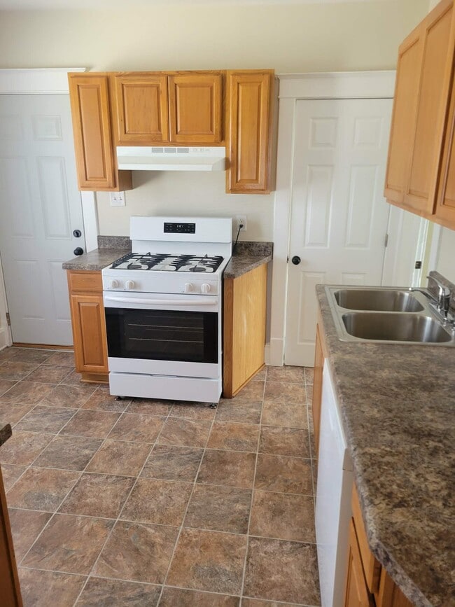 6503 24th Ave Unit 2 BR, 1 Bath, Upper