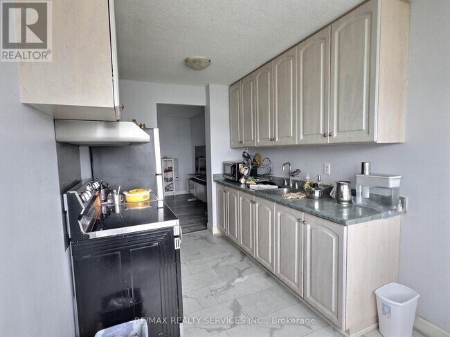 Photo - 18 Knightsbridge Rd Unit 1812