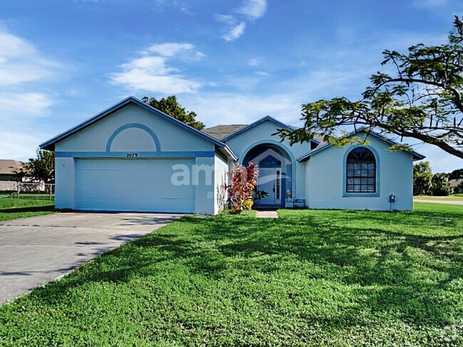 Building Photo - 2079 SE Heathwood Cir Rental