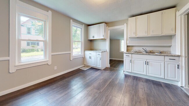 Building Photo - Clark/Fulton - 4 bed/1 bath - Single Family Home