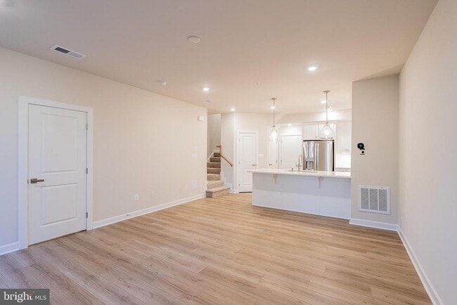 Photo - 21835 Express Ter