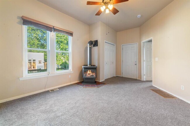 Photo - 325 E 8th St Unit 1