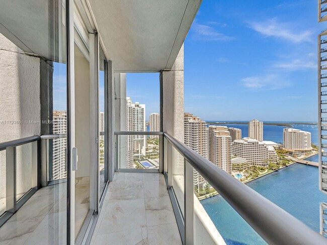 Photo - 475 Brickell Ave Unidad 3007 Rental