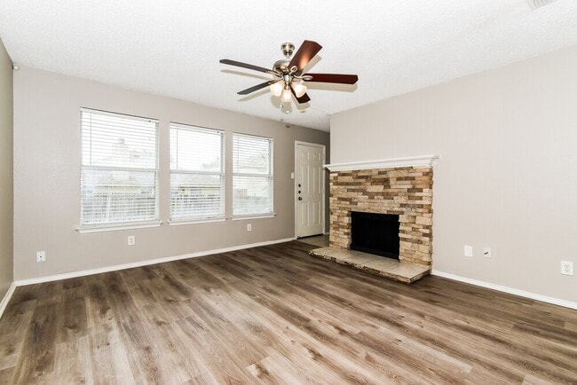 Photo - 1112 Alexandria Dr