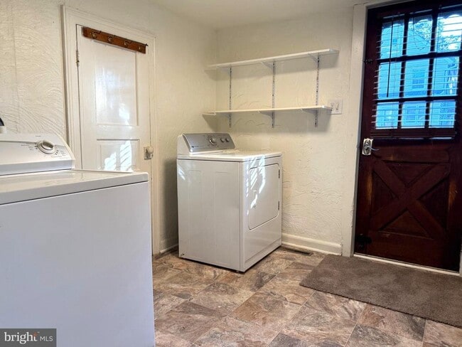 Photo - 61 W Pitman St