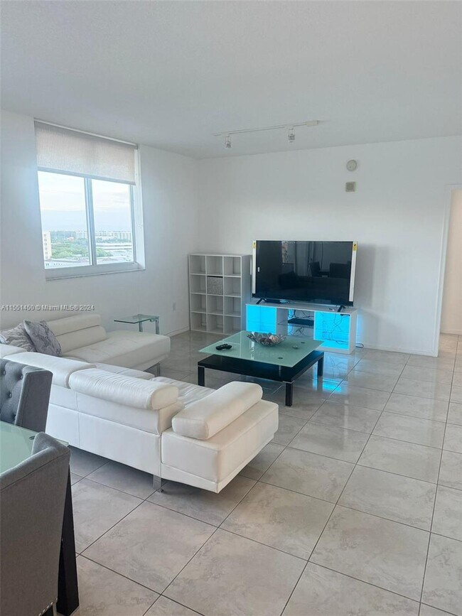 Photo - 18800 NE 29th Ave Unidad 1018