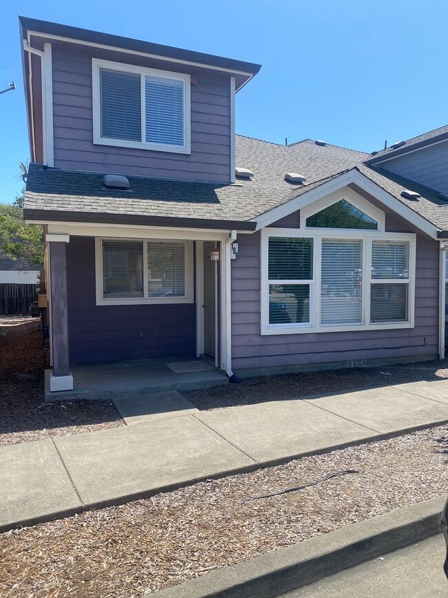 **All New Flooring and Paint throughout 3 ... - **All New Flooring and Paint throughout 3 ... House