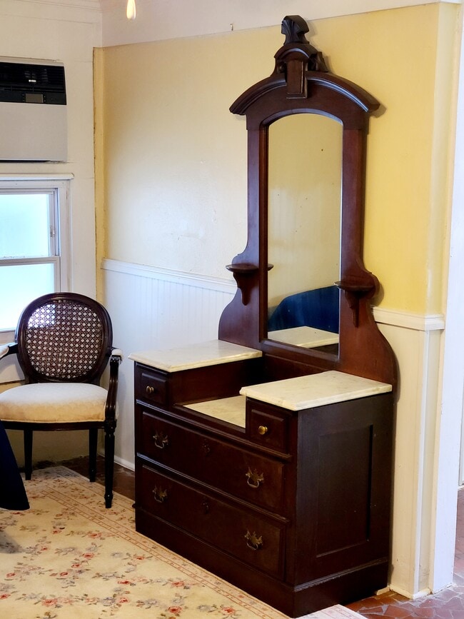 Photo - 4723 Carondelet St Unidad D