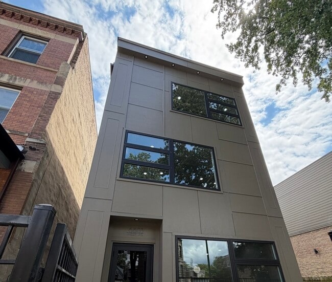 Building Photo - 6603 S Langley Ave Unit 2