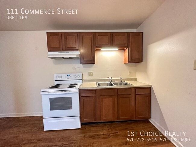 Photo - 111 Commerce St