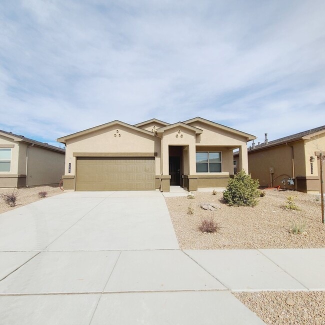 3 bed 2 bath home in Huning Ranch - 3 bed 2 bath home in Huning Ranch