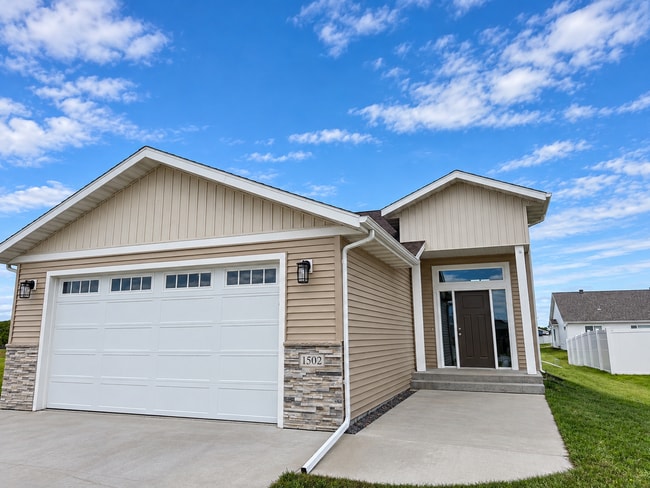 Building Photo - 1502 KEYSTONE CIR NE