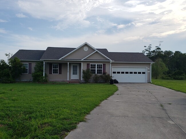 Building Photo - 3 bedroom/2 bath home Sneads Ferry