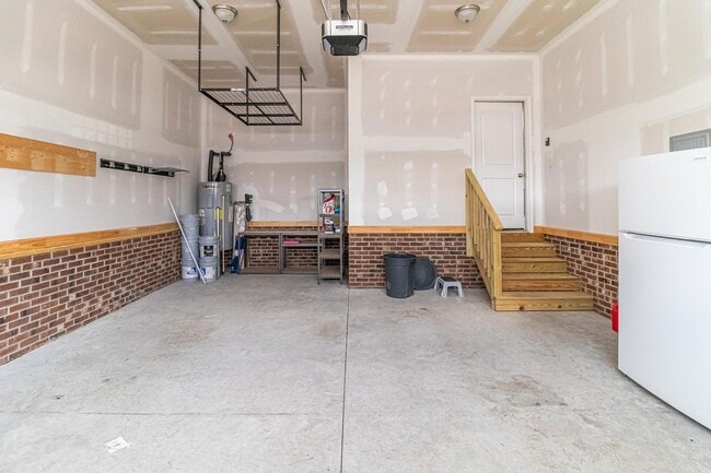 Photo - SPACIOUS 2-Story Home in Pikeville School ...