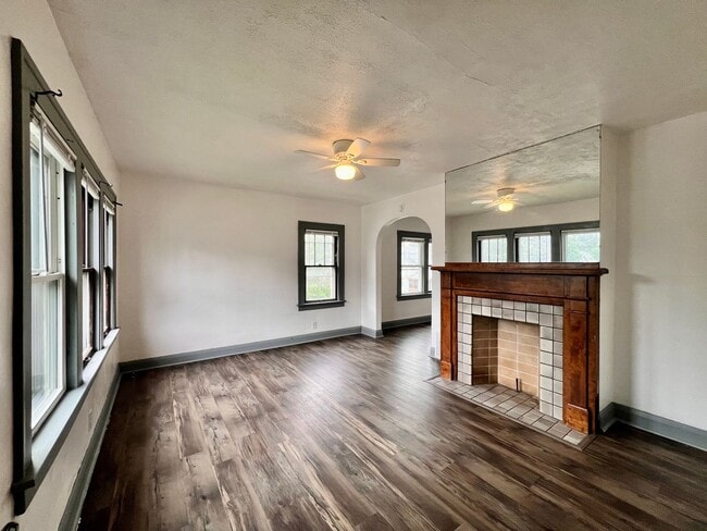 Photo - 4158 Mayfield Dr Unit Upper
