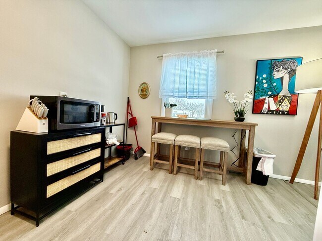 Photo - Cozy Two Bedroom Apartment in the City Center