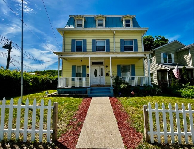 Building Photo - 500 N Division St Unit 1