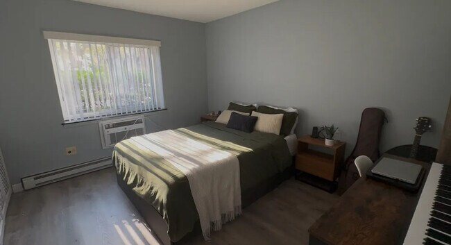 Photo - 3815 N Pine Grove Ave Unit 3825-201