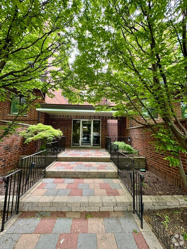Building Photo - 1651 N Dayton St Unit 303 Rental